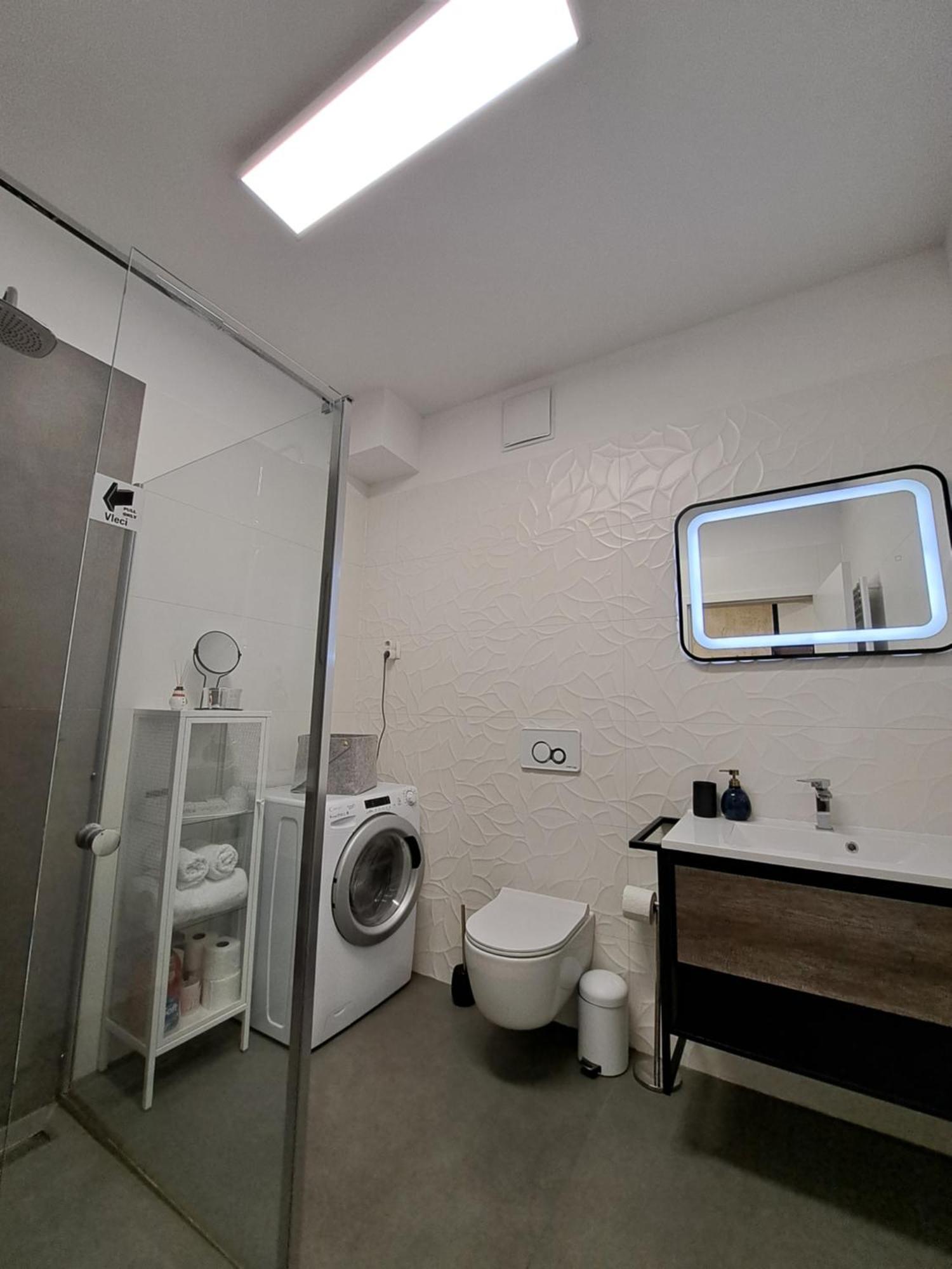 לובליאנה Stunning New Apartment With Free Parking Near City Centre מראה חיצוני תמונה